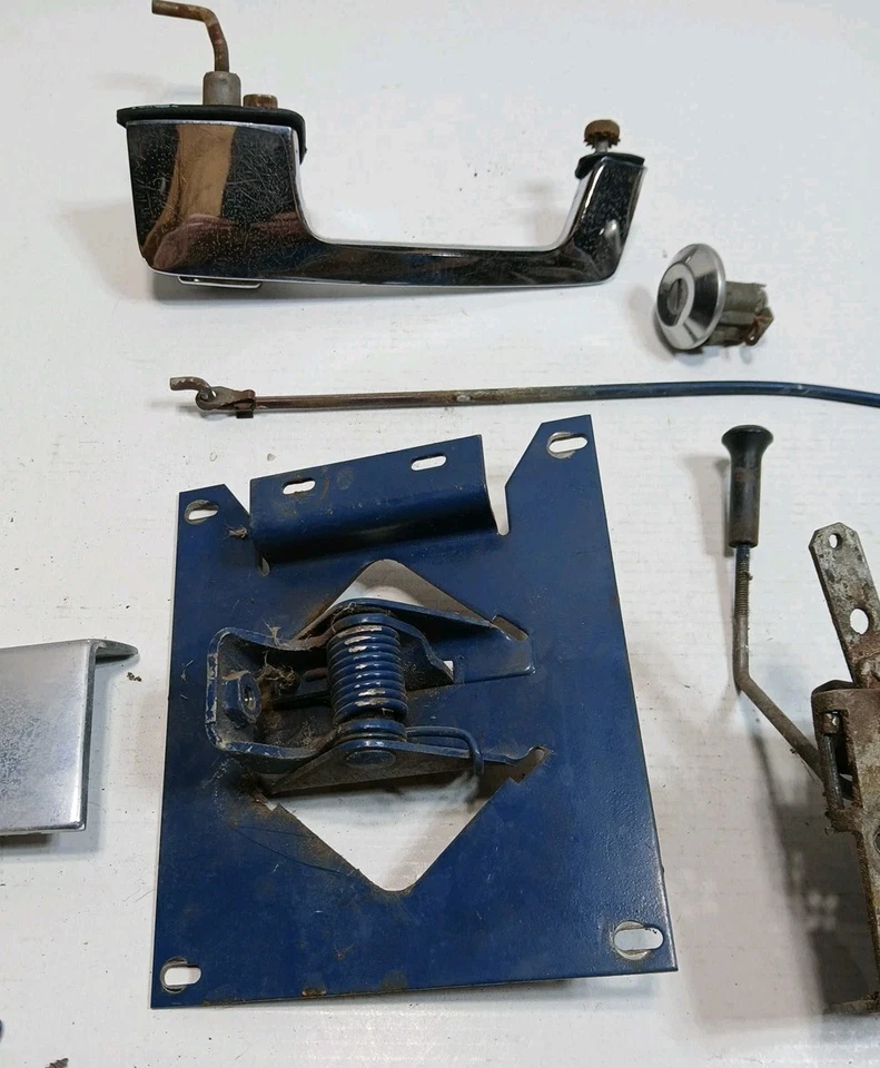 Dodge Truck D100 D200 1968-71 pestillo de puerta barrido piezas de puerta lateral del pasajero Foto 2 de 4