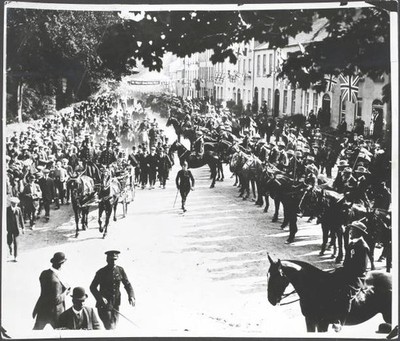 Sir Edward Carson's reception at the entrance to grounds  OLD PHOTO