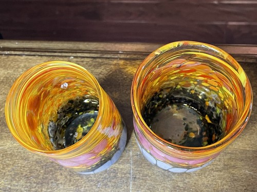 4,25" Paar mundgeblasene Becher aus verschmolzenem Glas mehrere Farben polierter Boden - Bild 5 von 7