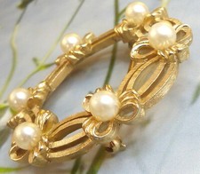 TRIFARI Brooch Vintage 1960s Signed Faux-Pearl Goldtone Circlet