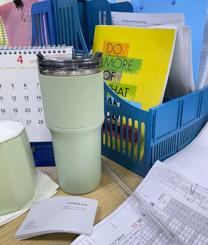 Vaso aislante de acero inoxidable de doble pared con botella de agua de pajita como nueva Foto 2 de 2