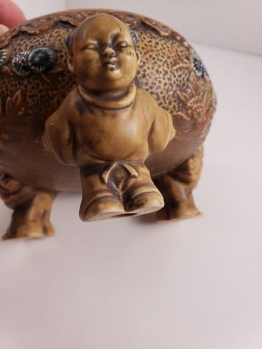 Fioriera ciotola effigie orientale raffigurante bambino buddista che la tiene vintage - Foto 7 di 8