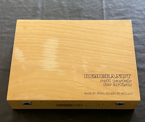 Rembrandt Soft Pastels Royal Talens 300H180 Hardwood box 180pcs +Extras