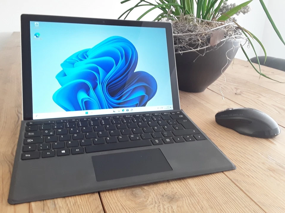 Microsoft Surface Pro 6 12,3" Touch I5-8350U 4C/8T 8GB DDR3 RAM 256GB SSD Webcam - Immagine 2 di 4