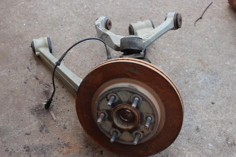 2014-17 CHEVY SILVERADO 1500 4X4 FRONT LEFT SPINDLE KNUCKLE HUB CONTROL ARM OEM - Image 2 of 4