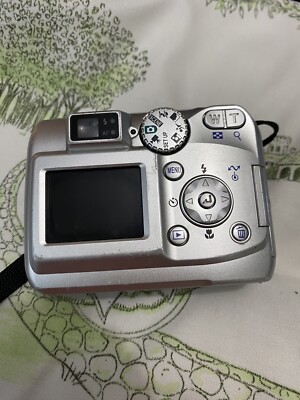Nikon COOLPIX 4100 2.0MP Digital Camera - Silver For parts Zoom