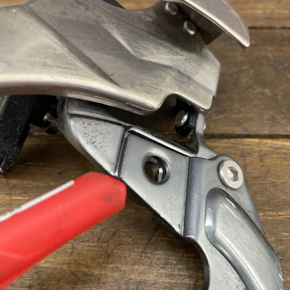 Shimano XTR Front Derailleur FD-M960 E Type Bottom Bracket Top Pull Differential - Image 4 of 4