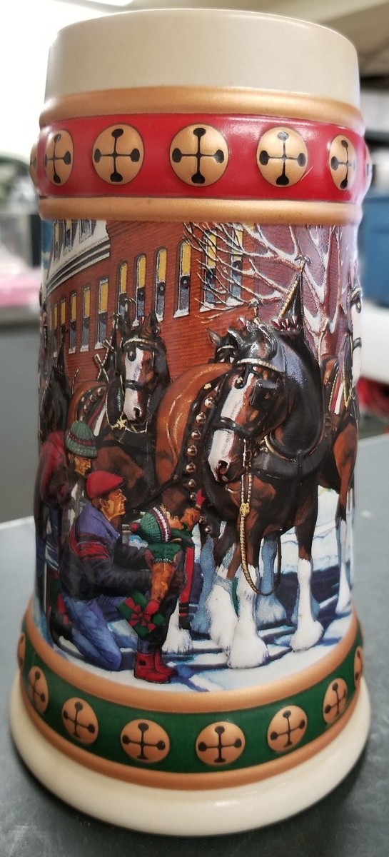 バドワイザーのタペストリー Budweiser Beer Stein “HOMETOWN HOLIDAY