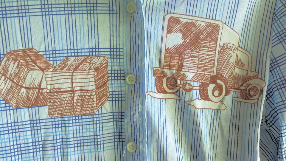 Top único vintage años 70 Augie For Gals S-M tema de periódico botón sedoso artístico Foto 2 de 4