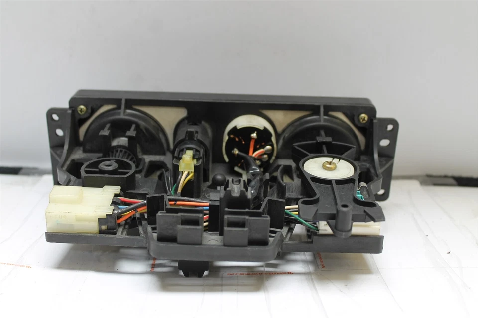 Isuzu Trooper 1995-2002 temperatura de calor de CA Climatizador 5261807520 OEM 332 1G1-B3 Foto 4 de 4