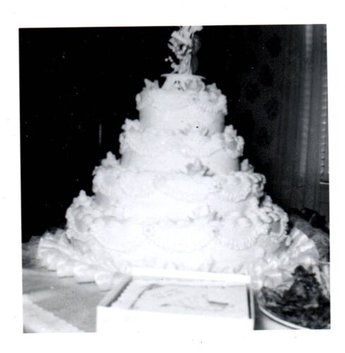 Photo trouvée, gâteau de mariage, photographie noir et blanc, photo vintage, éphémère - Photo 1 sur 1