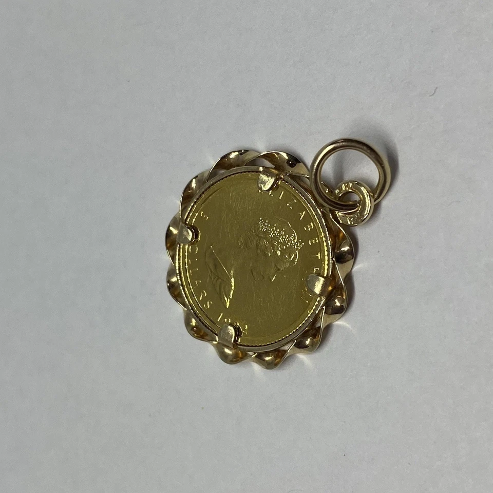 1982 Canada $5 1/10 oz Gold Maple Leaf Coin in 14K Bezel Pendant .9999 Fine - Image 4 of 4