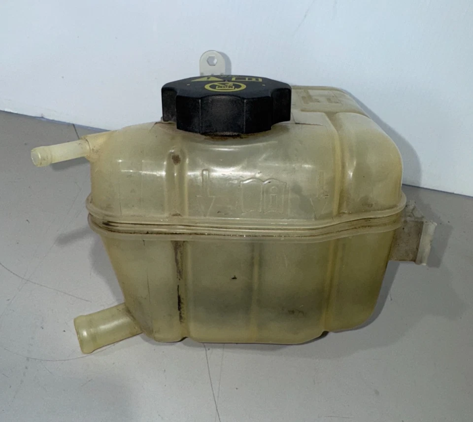 GENUÍNO FABRICANTE DE EQUIPAMENTO ORIGINAL 2010 CADILLAC SRX TANQUE DE SOBRETENSÃO DE TRANSBORDAMENTO DE LÍQUIDO DE ARREFECIMENTO P/N 20902124 FABRICANTE DE EQUIPAMENTO ORIGINAL USADO - Imagem 3 de 4