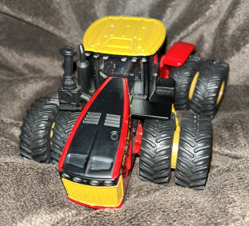 Versátil ERTL rojo escala 610 1/64 Foto 2 de 4