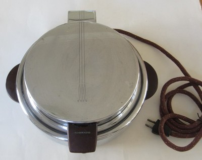 Vintage Toastmaster Waffle Maker Model 2D2 Works Great! Unique And Collectible
