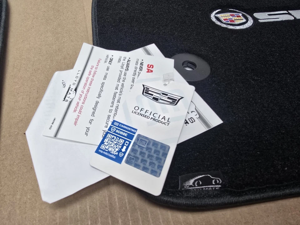 04-16 Alfombrillas genuinas Cadillac SRX logotipo de escudo OEM GM Lloyd alfombrillas revestimientos Foto 2 de 4