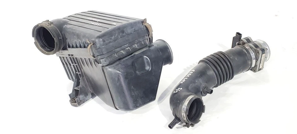 1998 2000 ISUZU AMIGO OEM Air Cleaner With Tube EFI 3.2 Automatic RWD 6 Cylinder - Image 2 of 4