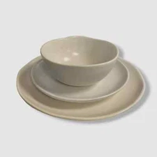 Oake Ivory 12-Piece Stoneware Dinnerware Set New without box