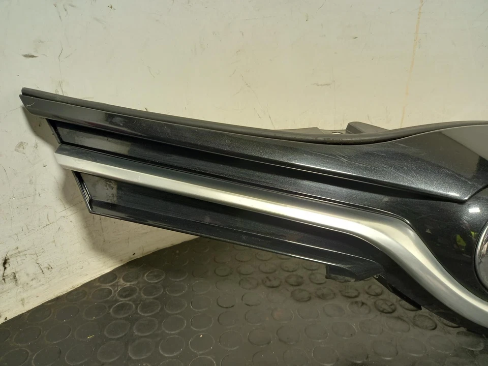 TOYOTA YARIS GRILLE Mk3 (XP130) Facelift Main Grille With Chrome Trim 2014-2018 — 第 2/4 张图片