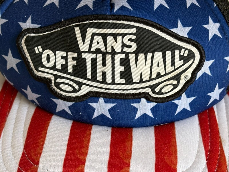 Vintage VANS - OFF THE WALL American Flag Stars & Stripes Design Black Mesh Snap