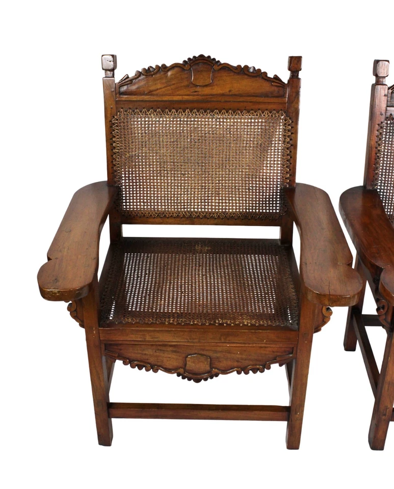Par de sillones anglo indios antiguos hechos a mano tallados en bastón Foto 3 de 4