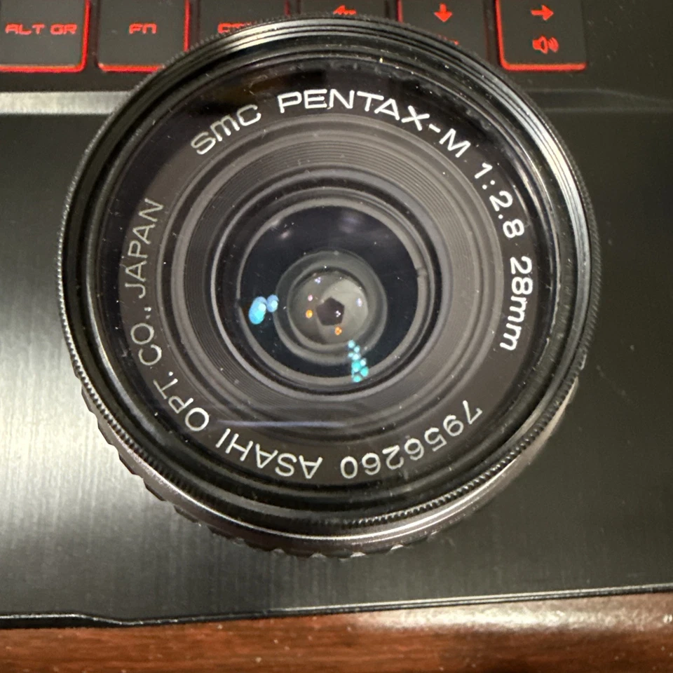 Cámara SLR Pentax MV 35mm con Lente 50mm 1:2 2 lentes extra y estuche.   Foto 2 de 4