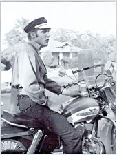 ELVIS PRESLEY ON MOTORCYCLE 8"x11" PINUP Book Page Clipping M747 D