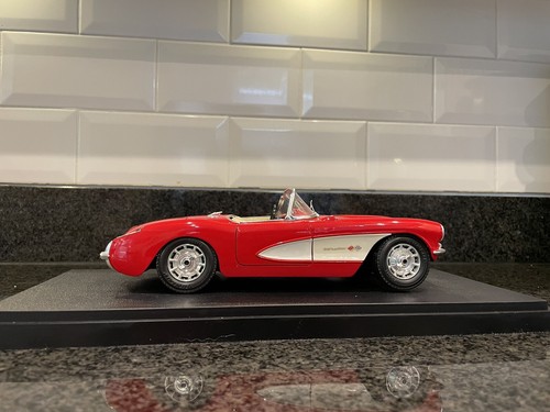 Burago 1/18 Chevrolet Corvette 1957 - Picture 2 of 11