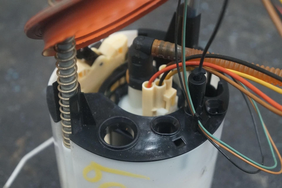 Gasoline Gas Fuel Tank Pump Sender Assembly 8R0919051H OEM Porsche Macan 2015-18 - Image 3 of 4