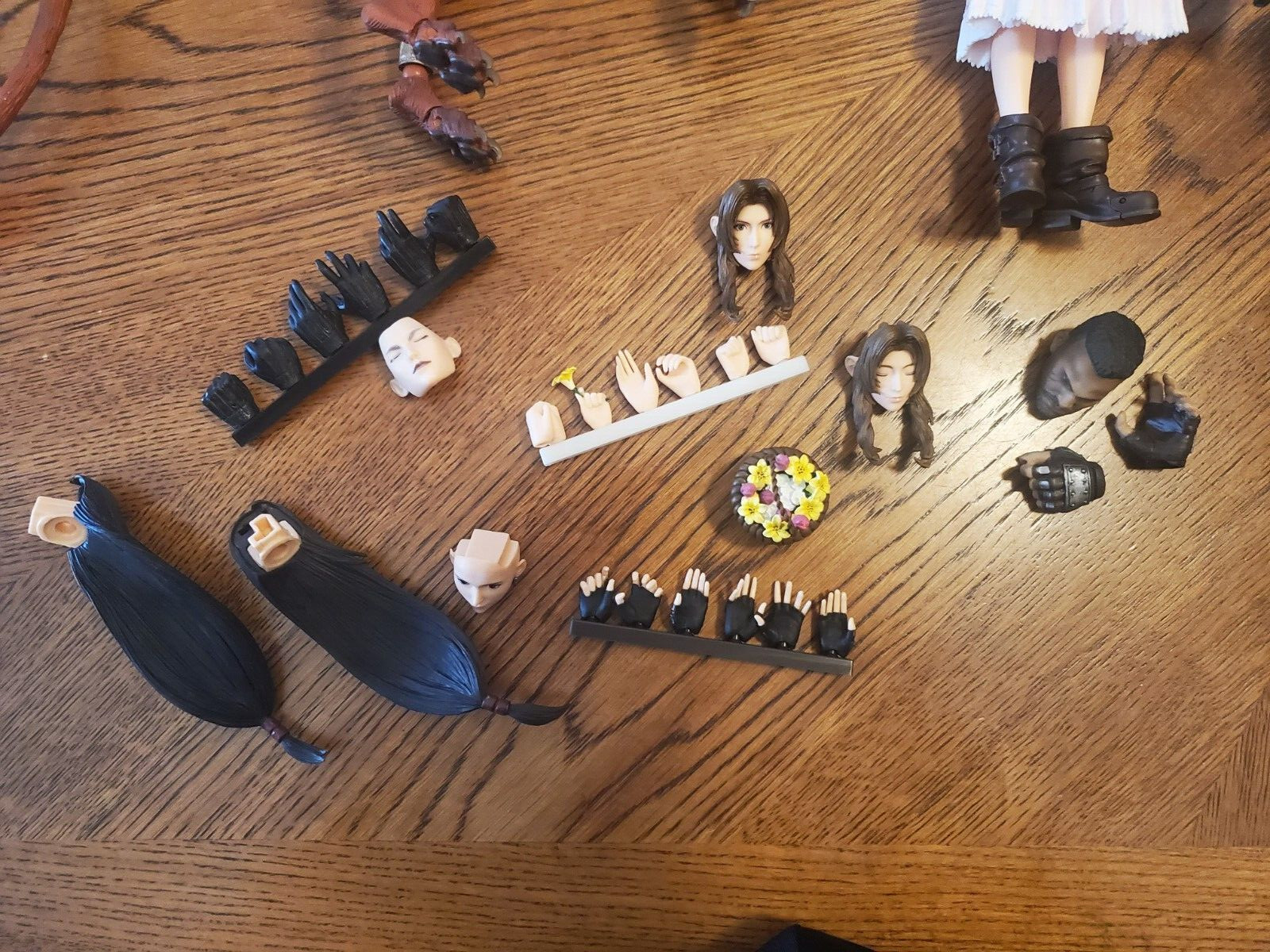 Final Fantasy VII Remake Play Arts Kai Cloud Tifa Aerith Red Barrett