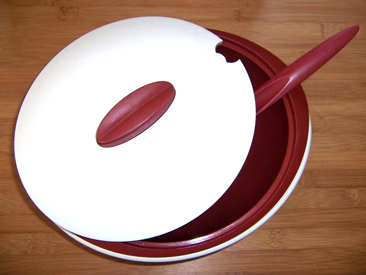 Tupperware Microwave Heat and Serve Insulated Oval Bowls 1.5  2 L W/ Spoon