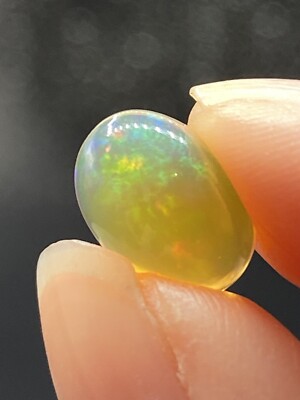 Opal Edelstein weiß Regenbogen äthiopischer Edelstein 2,15 Karat Nr 27