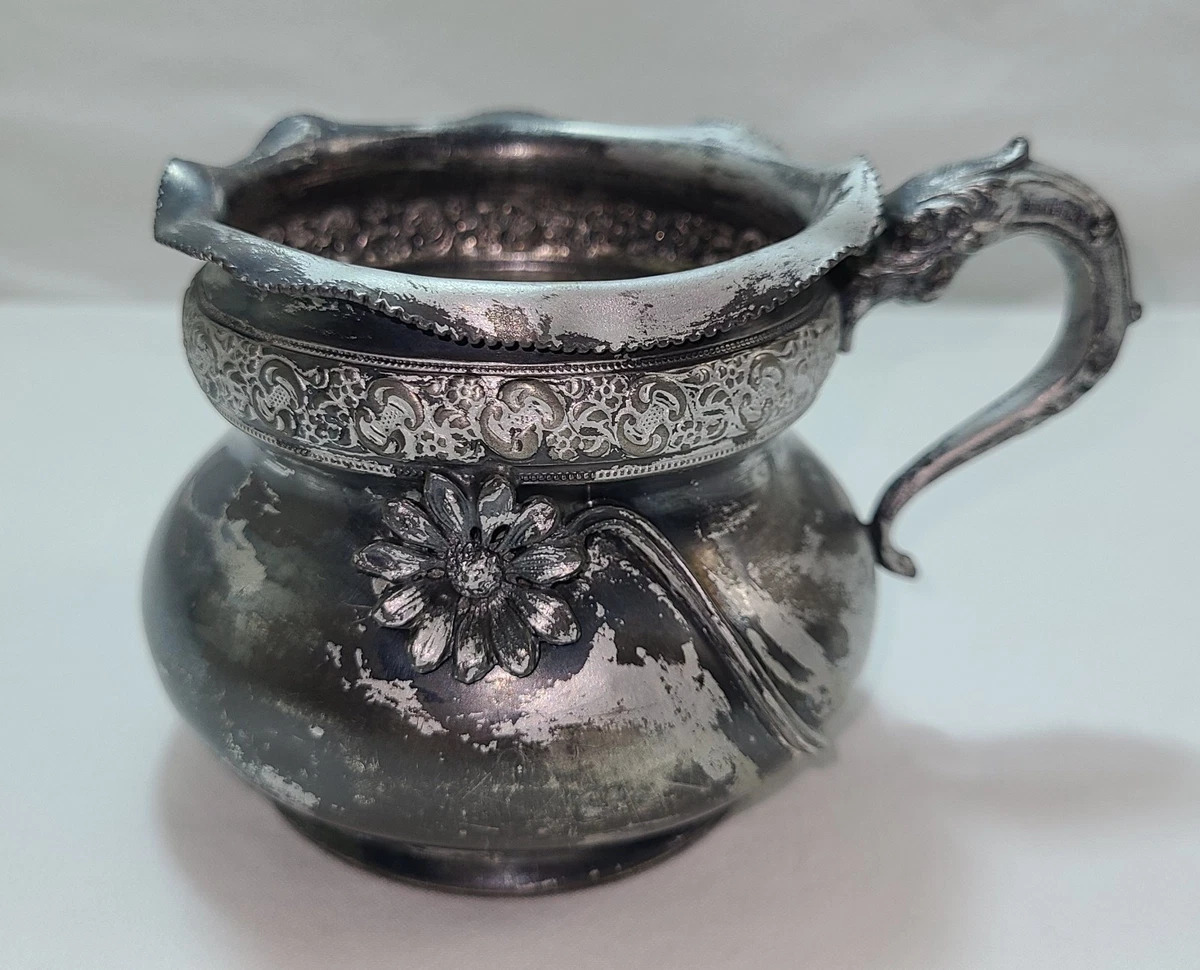 Quadruple Plate In Antique Us Silver-Plated Creamers & Sugar Bowls
