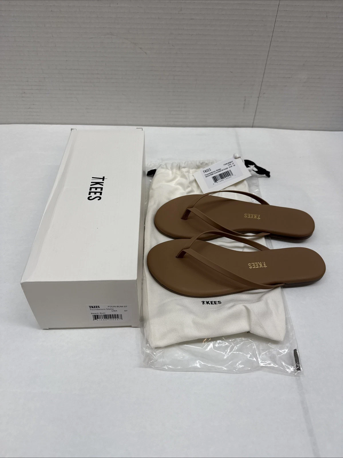 TKEES Lily Nudes Flip Flops Beach Bum Size 7
Opens in a new window or tab