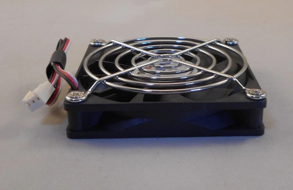 ZALMAN ZF8015ASM 80mm 3-Pin 12V/0.14A Quiet PC Case Fan with Chrome Fan Guard - Image 4 of 4