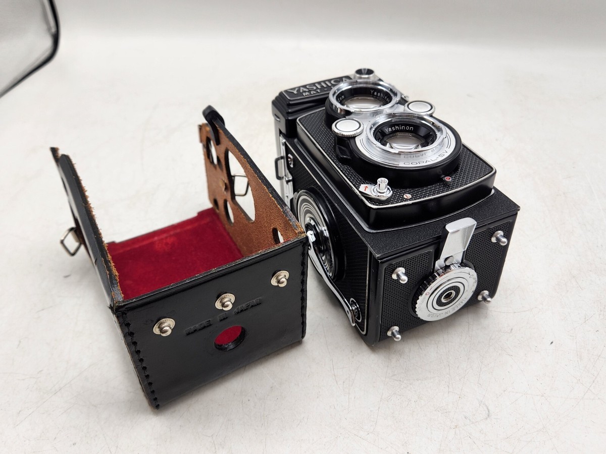 Vintage Yashica Mat 124 Medium Format TLR Camera - Yashinon Vintage Yashica Mat 124 Medium Format TLR Camera - Yashinon