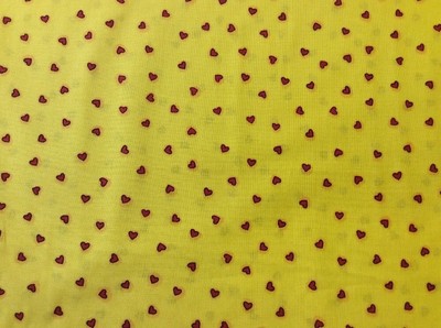 Fabri-Quilt - 2 x 2 Sortiment - rote Herzen auf leuchtend gelbem Hintergrund - 100% Baumwolle