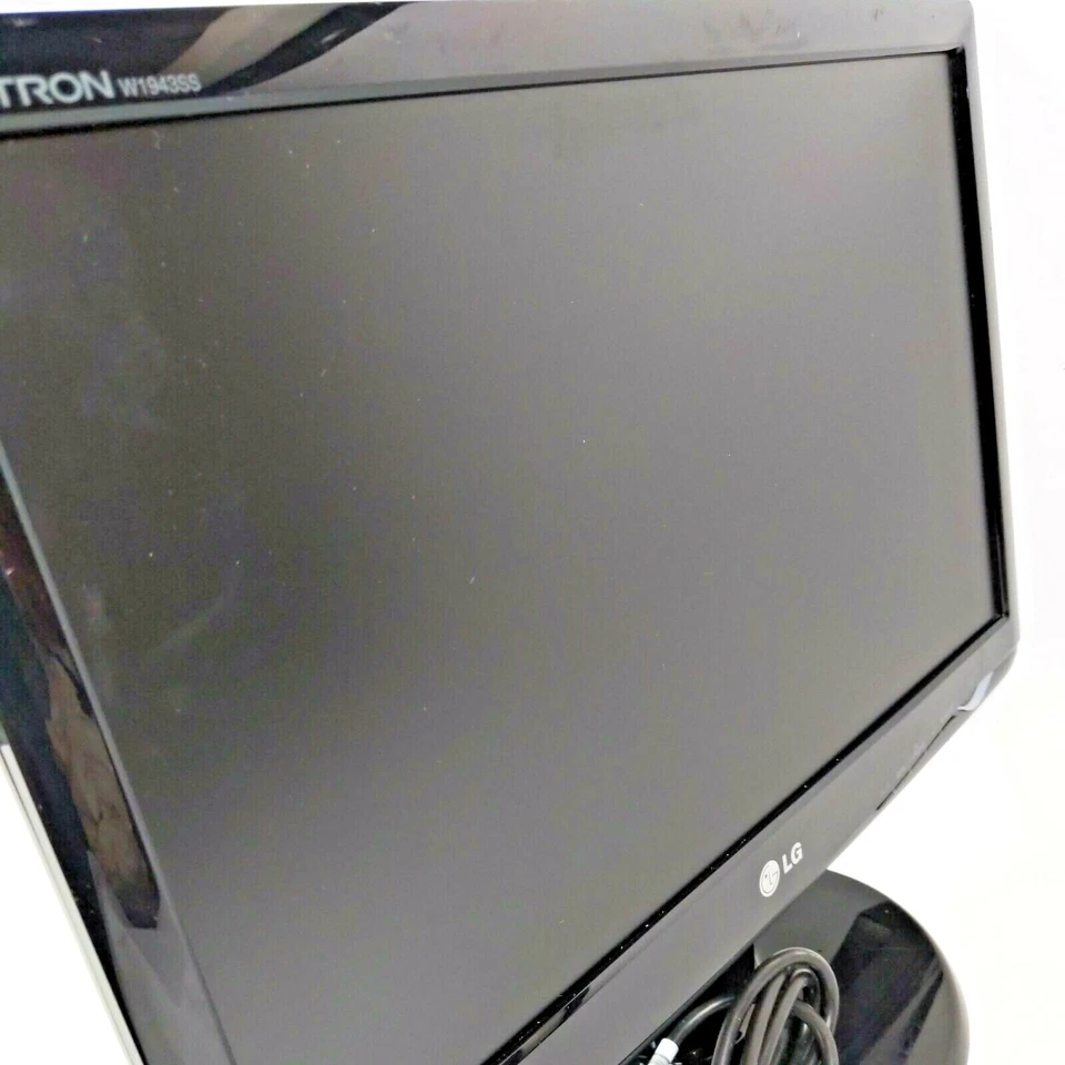 LG Monitor 18.5”  Flatron W1943SS-PF  With VGA Cord & Power Adaptor Tested  - Image 4 of 4
