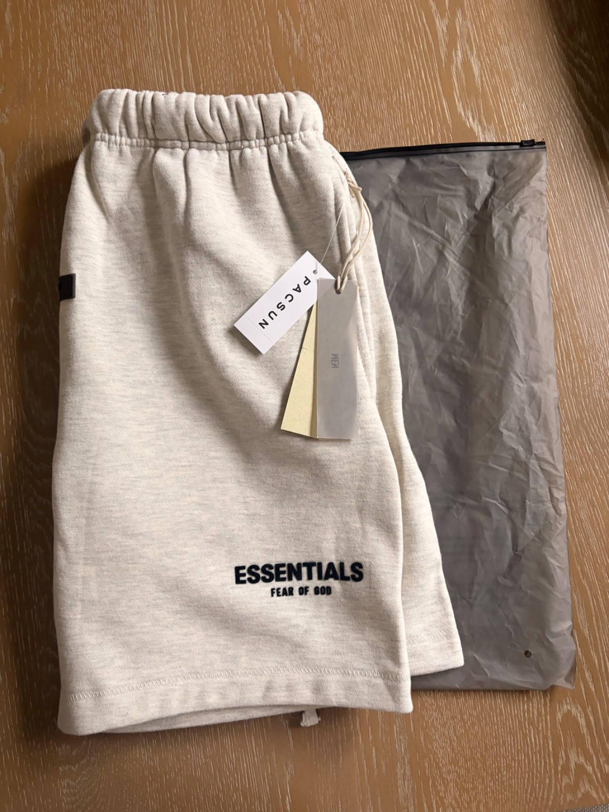 Light oatmeal Essentials Shorts