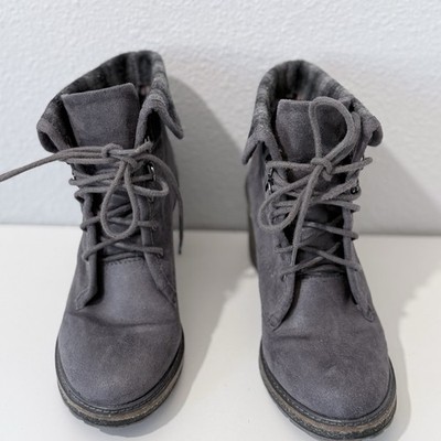 White Mnt boho Grey suede lace up  boots plaid lining size 8.5  3.5  heel