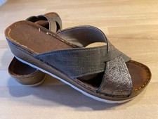 Tolle Pantoletten Sandalen, Gr. 38 Khaki-Farbton mit Glitzereffekt