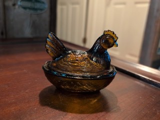 Vintage Small Brown Glass Hen On Nest L.E. Smith Art Glass 3"