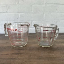 Vintage Set of 2 PYREX Measuring 2 Cup Red Lettering Glass 516 READ - See Photos