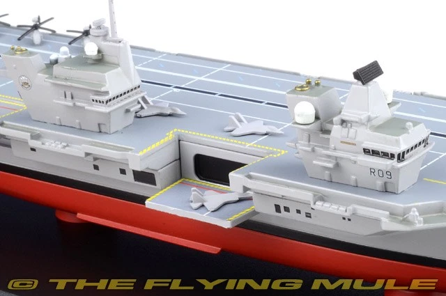 Corgi 1:1250 Queen Elizabeth-class Aircraft Carrier Royal Navy HMS Prince of - Image 3 of 4