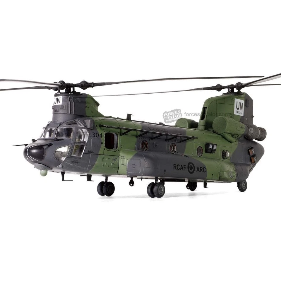 Forces of Valor 1:72 Chinook CH-47F RCAF (Valkyrie Nose Art) 450 Tactical  Sqn - Image 2 of 4