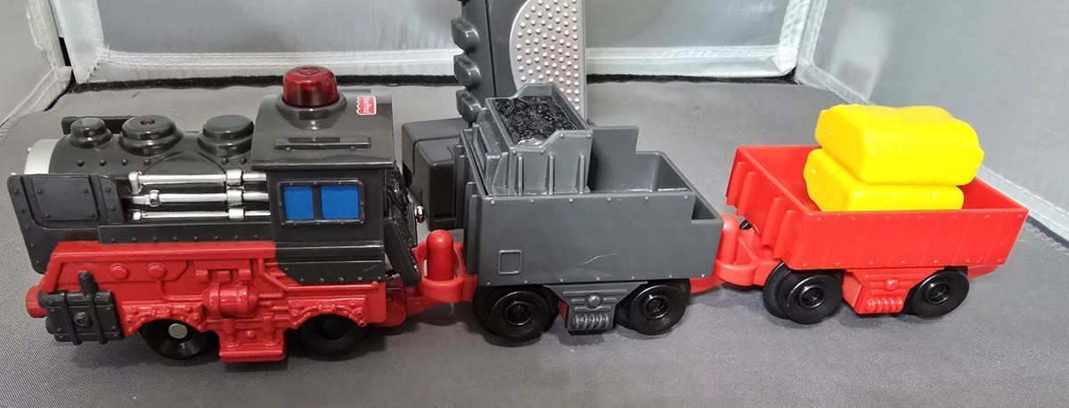 GeoTrax Remote Control Train Workin Town Railway W Coal Car red