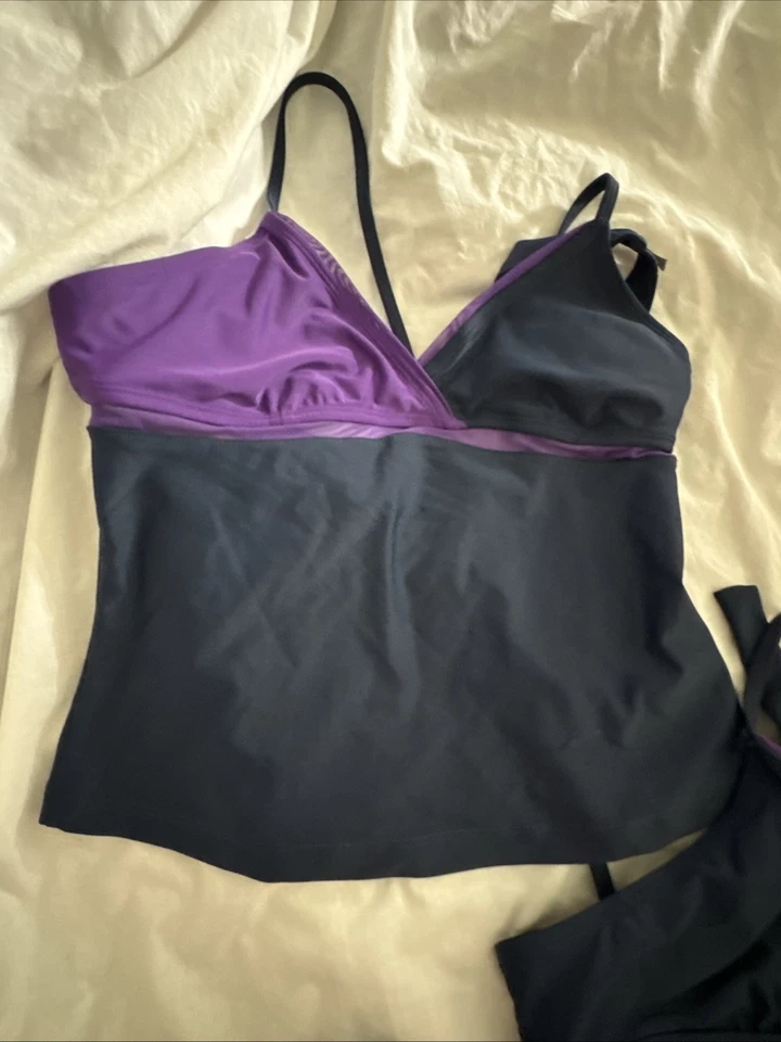 Conjunto de bikini Under Armour de 3 piezas con camisa para mujer talla mediana púrpura traje de baño Foto 4 de 4