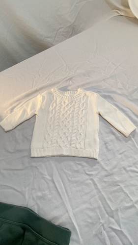 Weißer Pullover mit Zopfmuster für 3 Monate für Mädchen, + fröhliches Sweatshirt in Grün - Video 1 von 1