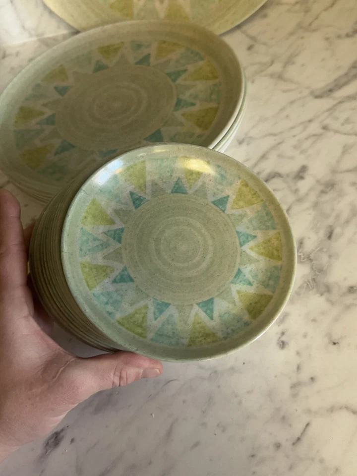 Platos de cena geométricos Melmac Boonton NJ EE. UU. 18 piezas verde oliva verde azulado Foto 3 de 4