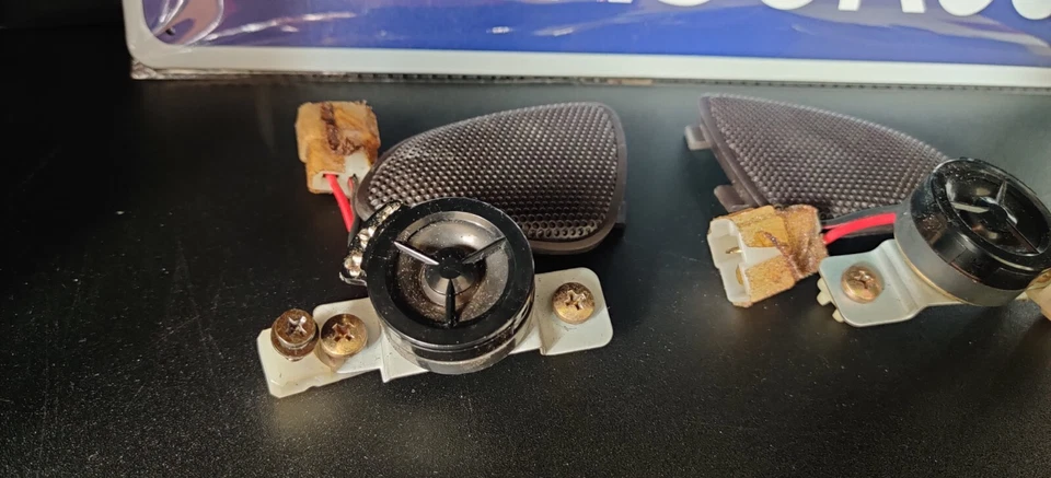 Par de mini altavoces de audio tuiteros panel puerta Subaru Forester 1998-2002 genuinos Foto 4 de 4